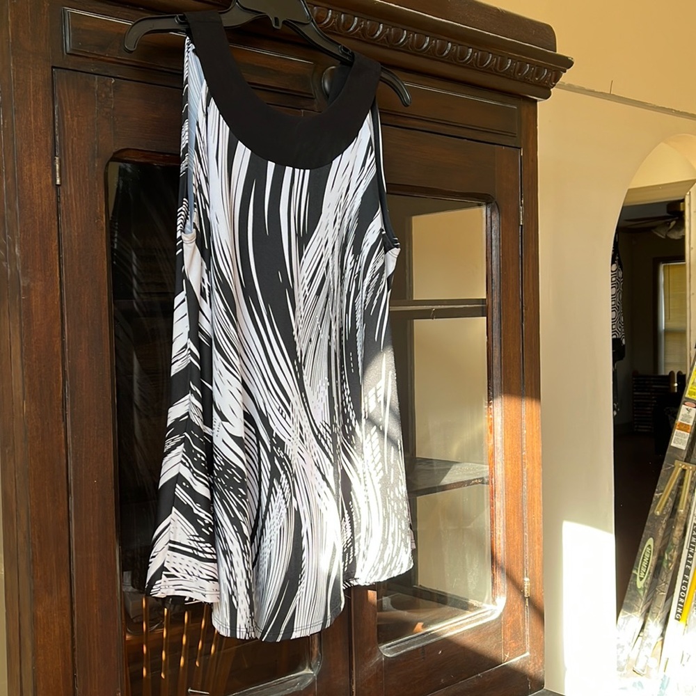 Black and white printed top with brush stroke stripes,